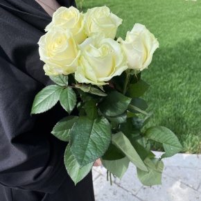 Букет из 5 белых роз (70 см) в Ногинске