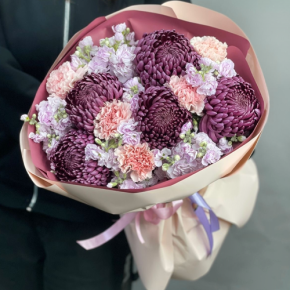 Букет "Софи" из хризантем Бигоуди, диантусов и ароматных маттиол в Ногинске