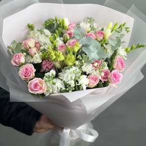 Букет "Особый случай " из ароматных маттиол, фрезий и кустовых роз в Ногинске
