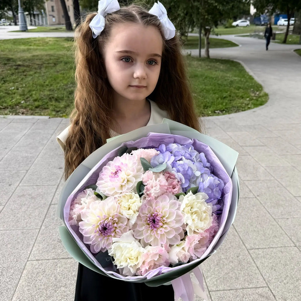 Букет на 1 сентября из сиреневой гортензии и георгин в Ногинске