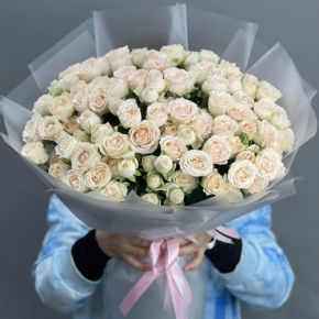 Букет из 35 кремовых кустовых роз (50 см) в Ногинске