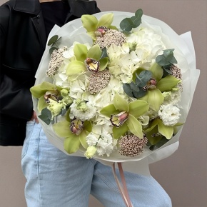 Букет "Эдем" из гортензии, орхидей, эустом, эвкалипта и озатамнуса в Ногинске