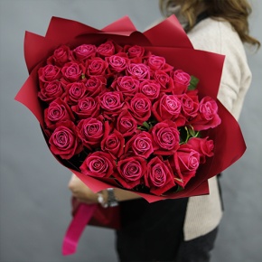Букет из 35 малиновых роз Шангрила (50 см) в Ногинске