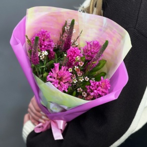 Букет "Вспышка" из гиацинтов, хамелациума и вероники в Ногинске