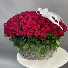 Композиция в корзине из 101 красной розы в Ногинске
