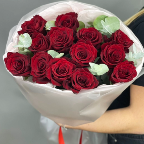 Букет из 13 роз Эквадор Эксплорер (60 см) в Ногинске
