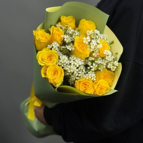 Букет "Нотка счастья" из лимонных роз и хамелациума (40 см) в Ногинске