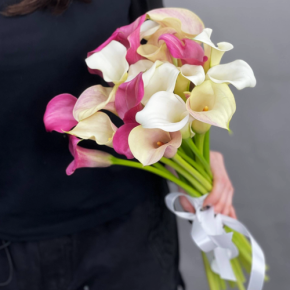 Букет из 21 каллы микс в Ногинске