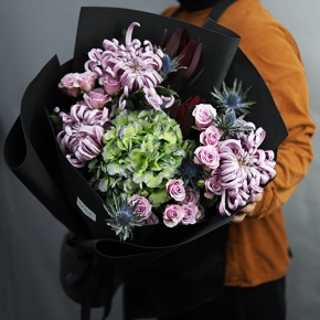 Букет "Бессоница" из хризантем Виена, сафари, кустовых роз, Голландской гортензии и эрингиума в Ногинске