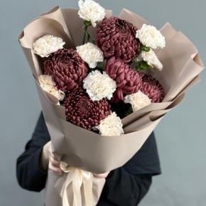 Букет из хризантем Бигоуди и диантусов в Ногинске