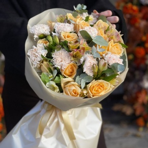 Букет "Пломбирный" из роз Аваланж, диантусов, альстромерий и эвкалипта в Ногинске