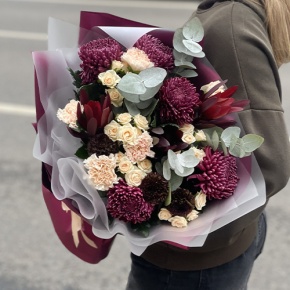 Букет "В каждом мгновении" из хризантем Бигоуди, кустовых роз, сафари, гербер Экзотик и диантусов в Ногинске