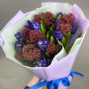 Букет "Твой яркий день" из гиацинтов и скиммии в Ногинске