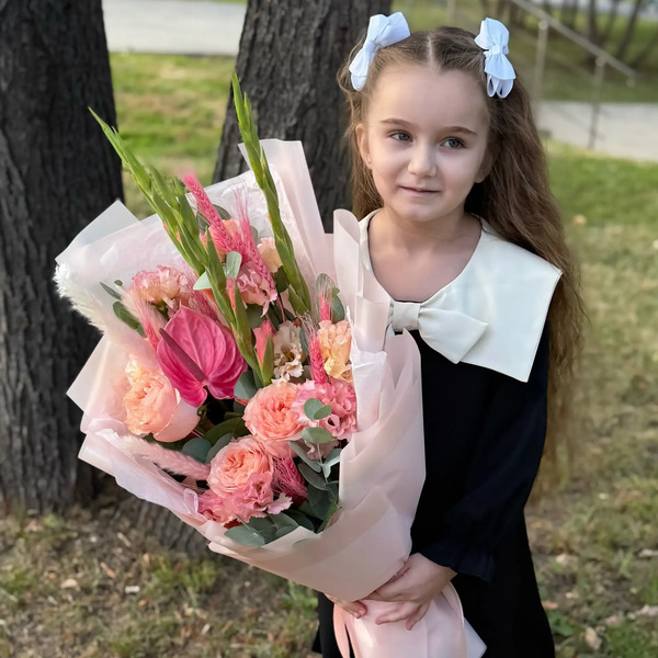 Букет на 1 сентября с гладиолусами, розами и антуриумом в Ногинске