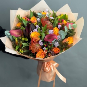Букет "Даниэлла" из калл, роз, гиперикума, сафари, капса и лейко в Ногинске