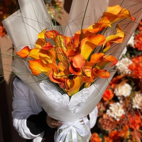 Монобукет из 21 оранжевой каллы в Ногинске