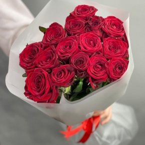 Букетик из 15 красных роз (60 см) в Ногинске