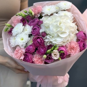Букет "Вуаль" из хризантемы, кустовых пионовидных роз Мисти Баблз, диантусов, Голландской гортензии и эустом в Ногинске