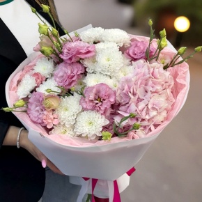 Букет "Табу" из хризантемы, Голландской гортензии и эустомы в Ногинске