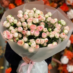 Букет из 35 нежных кустовых роз (40 см) в Ногинске