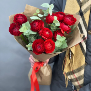 Букет из 11 ранункулюсов и эвкалипта в Ногинске