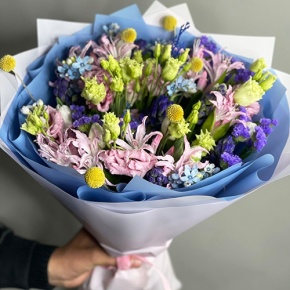Букет "Загадка вечности" из гиацинтов, нерине, тюльпанов и оксипеталума в Ногинске