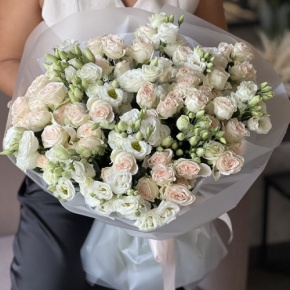 Букет "Пассаж" из эустом и кустовых роз в Ногинске