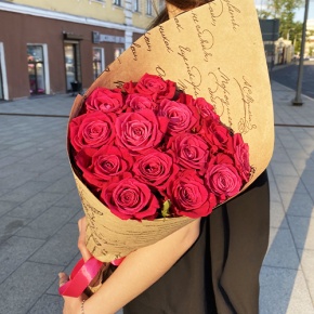 Букет из 15 роз Шангрила в крафте (60 см) в Ногинске