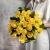 Букет из 25 лимонных роз с рускусом (40 см) в Ногинске