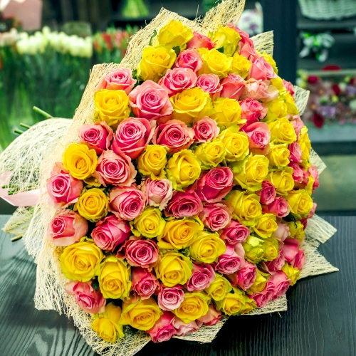 Букет из 101 розовой и лимонной розы (50 см) в Ногинске