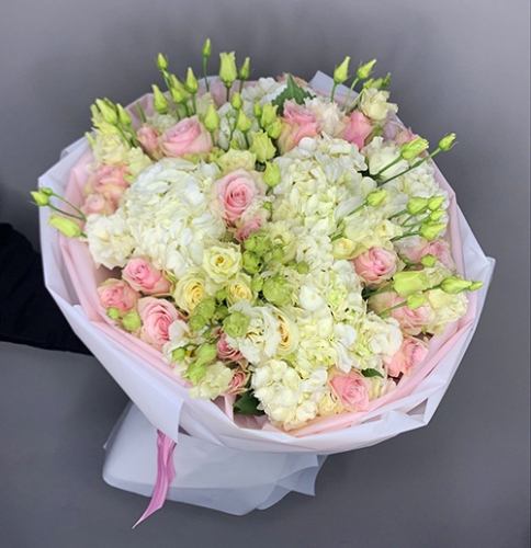Букет "София" из гортензий, эустом и роз в Ногинске