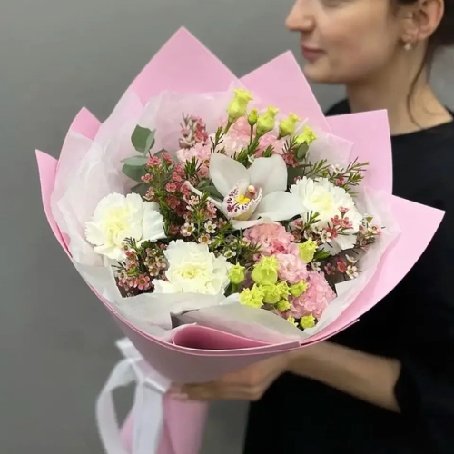 Букет с королевской орхидеей, диантусами, эустомой и шамелациумом в Ногинске