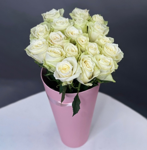 19 белых роз Кения в конусе в Ногинске